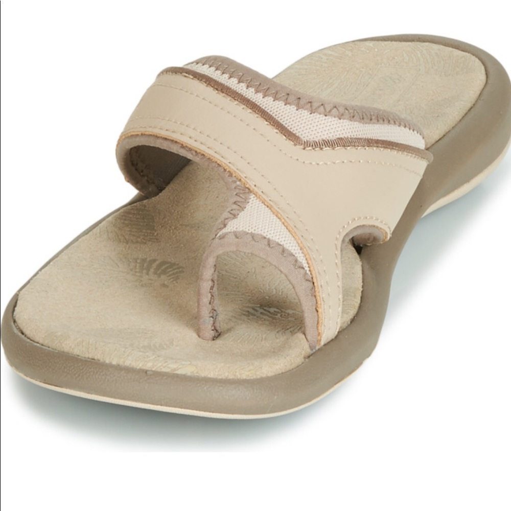 NWB Columbia KEA ll flip flops ( beige color)